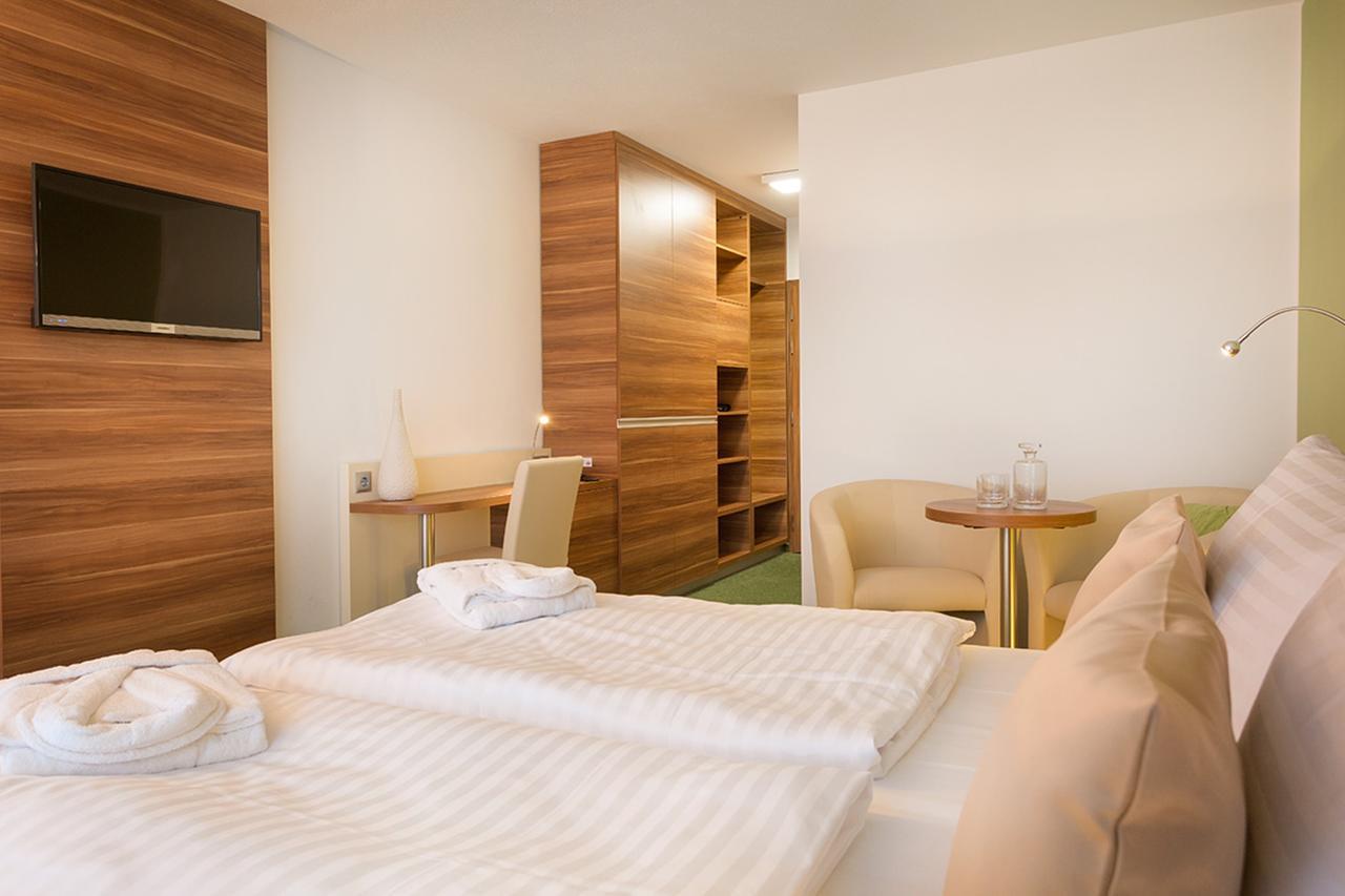 Kurhotel Pyramide Sibyllenbad Нойальбенройт Екстер'єр фото